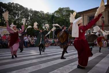 Fotos del desfile medieval por las calles de Pamplona por la celebración del Privilegio de la Unión