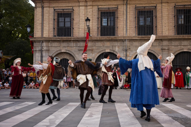 Fotos del desfile medieval por las calles de Pamplona por la celebración del Privilegio de la Unión