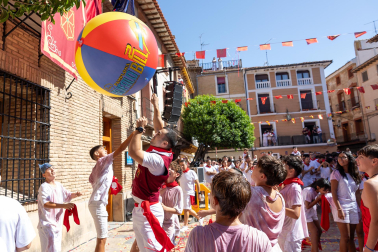 Calor, alegría, celebraciones y bailes en el arranque de las fiestas de Cintruéngio este lunes 7 de septiembre