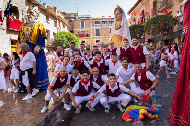 Calor, alegría, celebraciones y bailes en el arranque de las fiestas de Cintruéngio este lunes 7 de septiembre