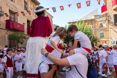 Calor, alegría, celebraciones y bailes en el arranque de las fiestas de Cintruéngio este lunes 7 de septiembre