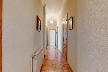 Estupendo piso para reformar en el II Ensanche