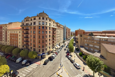Estupendo piso para reformar en el II Ensanche