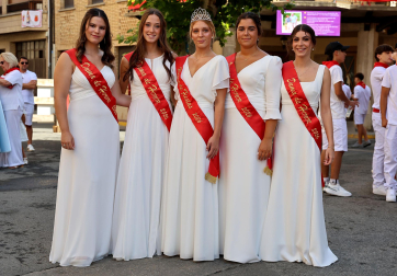 Foto de la procesión, damas de honor y quintos del 2027 en Azagra