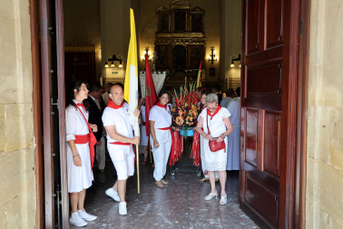 Foto de la procesión, damas de honor y quintos del 2027 en Azagra