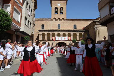 Foto de la procesión, damas de honor y quintos del 2027 en Azagra
