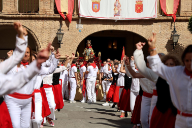 Foto de la procesión, damas de honor y quintos del 2027 en Azagra