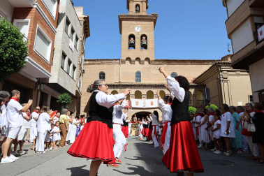 Foto de la procesión, damas de honor y quintos del 2027 en Azagra