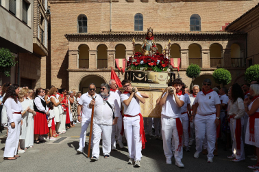 Foto de la procesión, damas de honor y quintos del 2027 en Azagra