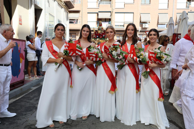 Foto de la procesión, damas de honor y quintos del 2027 en Azagra