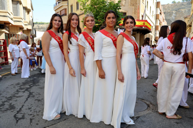Foto de la procesión, damas de honor y quintos del 2027 en Azagra