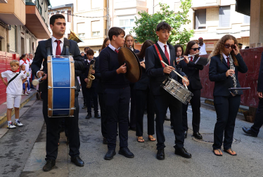 Foto de la procesión, damas de honor y quintos del 2027 en Azagra