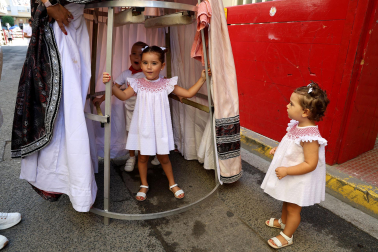 Foto de la procesión, damas de honor y quintos del 2027 en Azagra