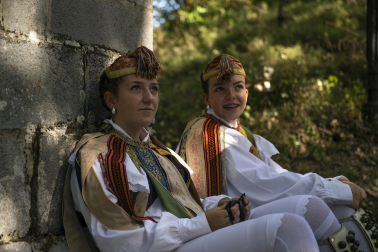 Fotos de los Danzantes de Ochagavía y sus bailes en honor de la Virgen de Muskilda