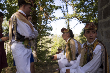 Fotos de los Danzantes de Ochagavía y sus bailes en honor de la Virgen de Muskilda