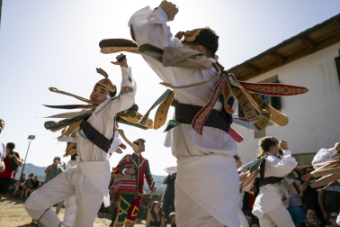 Fotos de los Danzantes de Ochagavía y sus bailes en honor de la Virgen de Muskilda