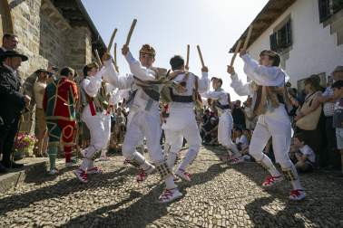 Fotos de los Danzantes de Ochagavía y sus bailes en honor de la Virgen de Muskilda