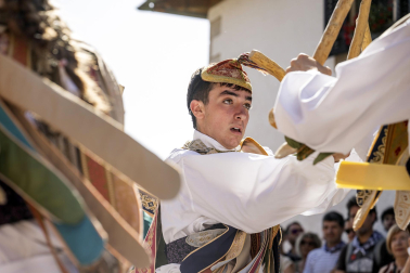 Fotos de los Danzantes de Ochagavía y sus bailes en honor de la Virgen de Muskilda