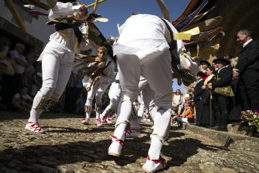 Fotos de los Danzantes de Ochagavía y sus bailes en honor de la Virgen de Muskilda