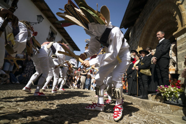 Fotos de los Danzantes de Ochagavía y sus bailes en honor de la Virgen de Muskilda
