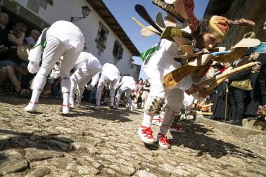 Fotos de los Danzantes de Ochagavía y sus bailes en honor de la Virgen de Muskilda