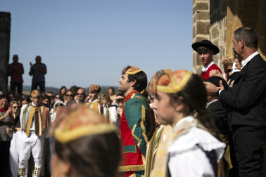 Fotos de los Danzantes de Ochagavía y sus bailes en honor de la Virgen de Muskilda