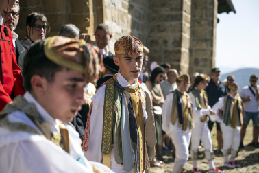 Fotos de los Danzantes de Ochagavía y sus bailes en honor de la Virgen de Muskilda