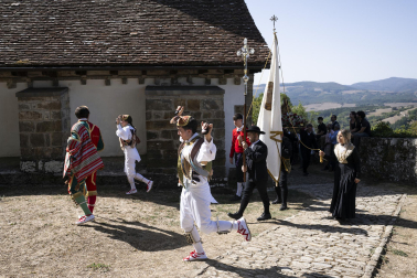 Fotos de los Danzantes de Ochagavía y sus bailes en honor de la Virgen de Muskilda