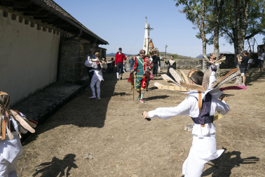 Fotos de los Danzantes de Ochagavía y sus bailes en honor de la Virgen de Muskilda
