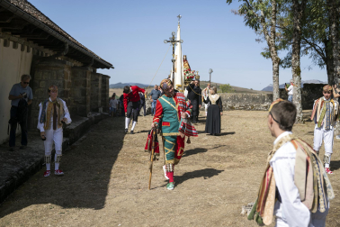 Fotos de los Danzantes de Ochagavía y sus bailes en honor de la Virgen de Muskilda