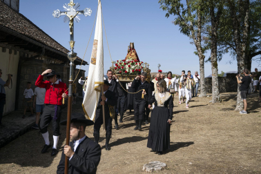 Fotos de los Danzantes de Ochagavía y sus bailes en honor de la Virgen de Muskilda