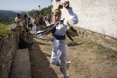 Fotos de los Danzantes de Ochagavía y sus bailes en honor de la Virgen de Muskilda