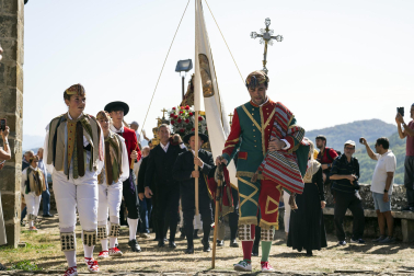 Fotos de los Danzantes de Ochagavía y sus bailes en honor de la Virgen de Muskilda