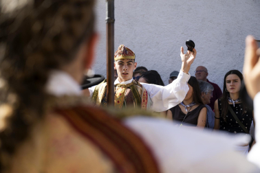 Fotos de los Danzantes de Ochagavía y sus bailes en honor de la Virgen de Muskilda