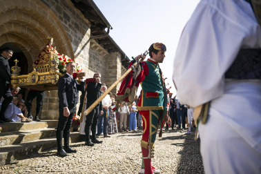 Fotos de los Danzantes de Ochagavía y sus bailes en honor de la Virgen de Muskilda