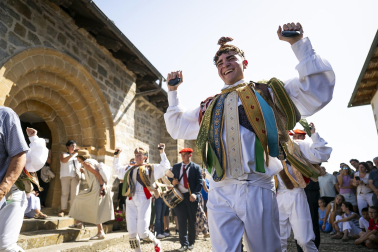 Fotos de los Danzantes de Ochagavía y sus bailes en honor de la Virgen de Muskilda