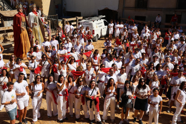 Inicio de las fiestas patronales 2026 en la localidad de Cárcar con el cohete