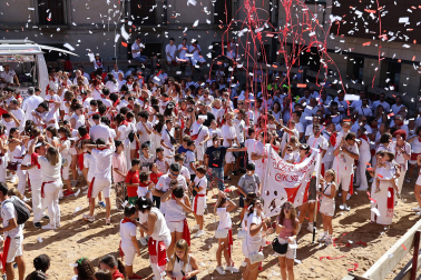 Inicio de las fiestas patronales 2026 en la localidad de Cárcar con el cohete