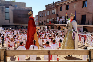 Inicio de las fiestas patronales 2026 en la localidad de Cárcar con el cohete