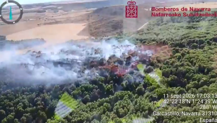 Los bomberos de los parques de Peralta, Cordovilla, Estella y Tafalla han trabajado este fin de semana en las labores de extinción