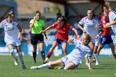 Foto del partido entre Osasuna Femenino y Real Madrid B en Tajonar