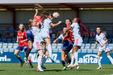 Foto del partido entre Osasuna Femenino y Real Madrid B en Tajonar