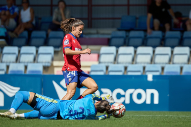 Foto del partido entre Osasuna Femenino y Real Madrid B en Tajonar