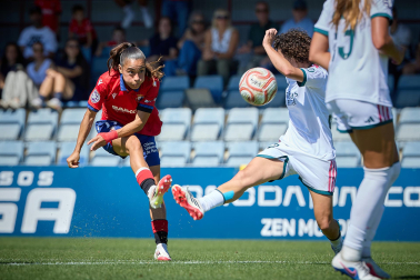 Foto del partido entre Osasuna Femenino y Real Madrid B en Tajonar