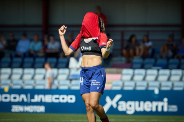 Foto del partido entre Osasuna Femenino y Real Madrid B en Tajonar