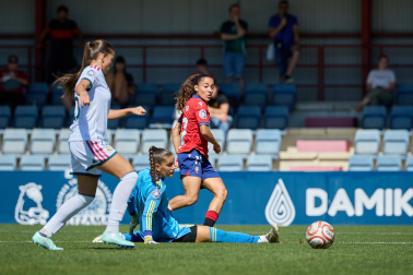 Foto del partido entre Osasuna Femenino y Real Madrid B en Tajonar