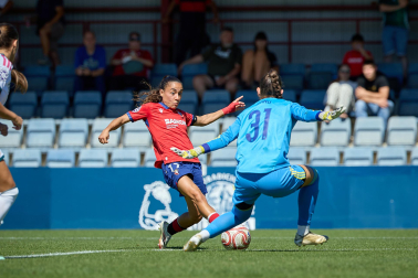Foto del partido entre Osasuna Femenino y Real Madrid B en Tajonar