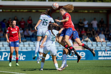 Foto del partido entre Osasuna Femenino y Real Madrid B en Tajonar