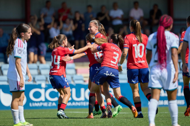 Foto del partido entre Osasuna Femenino y Real Madrid B en Tajonar