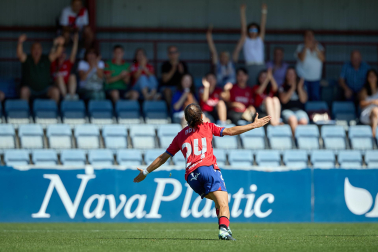 Foto del partido entre Osasuna Femenino y Real Madrid B en Tajonar